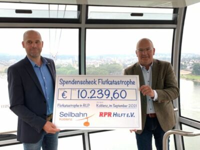Seilbahn Koblenz übergibt Spendenscheck an RPR Hilft e.V.
