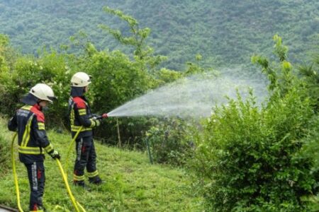 Waldbrand-Großübung in Weiler: Feuerwehr Boppard übt den Ernstfall am Steilhang