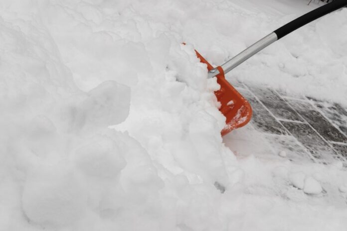 Winterdienst bei Eis und Schnee